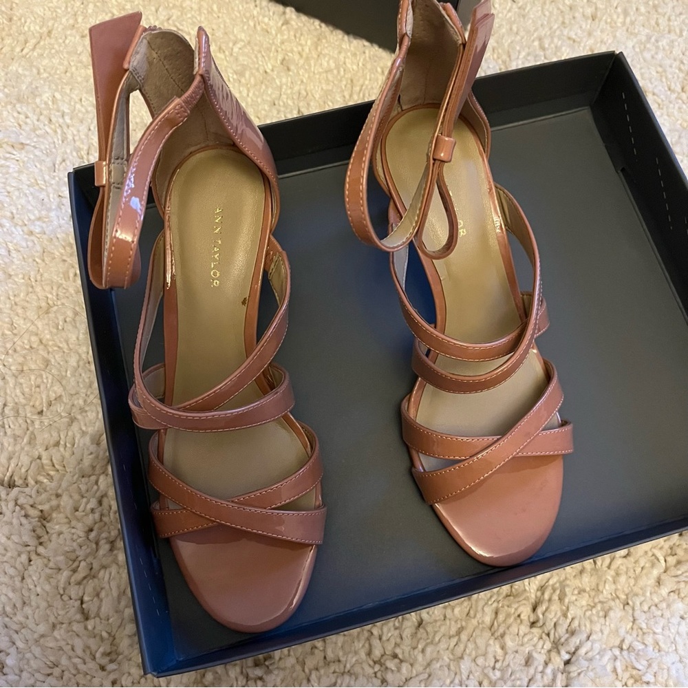 Ann Taylor Kelli Bow Sandal-M, size 6. Blush pink